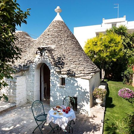 Trullo Giardino Fiorito Bed & Breakfast อัลเบโรเบลโล ภายนอก รูปภาพ