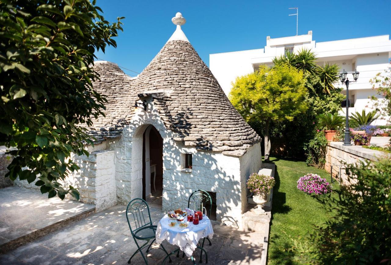 Trullo Giardino Fiorito Bed & Breakfast อัลเบโรเบลโล ภายนอก รูปภาพ