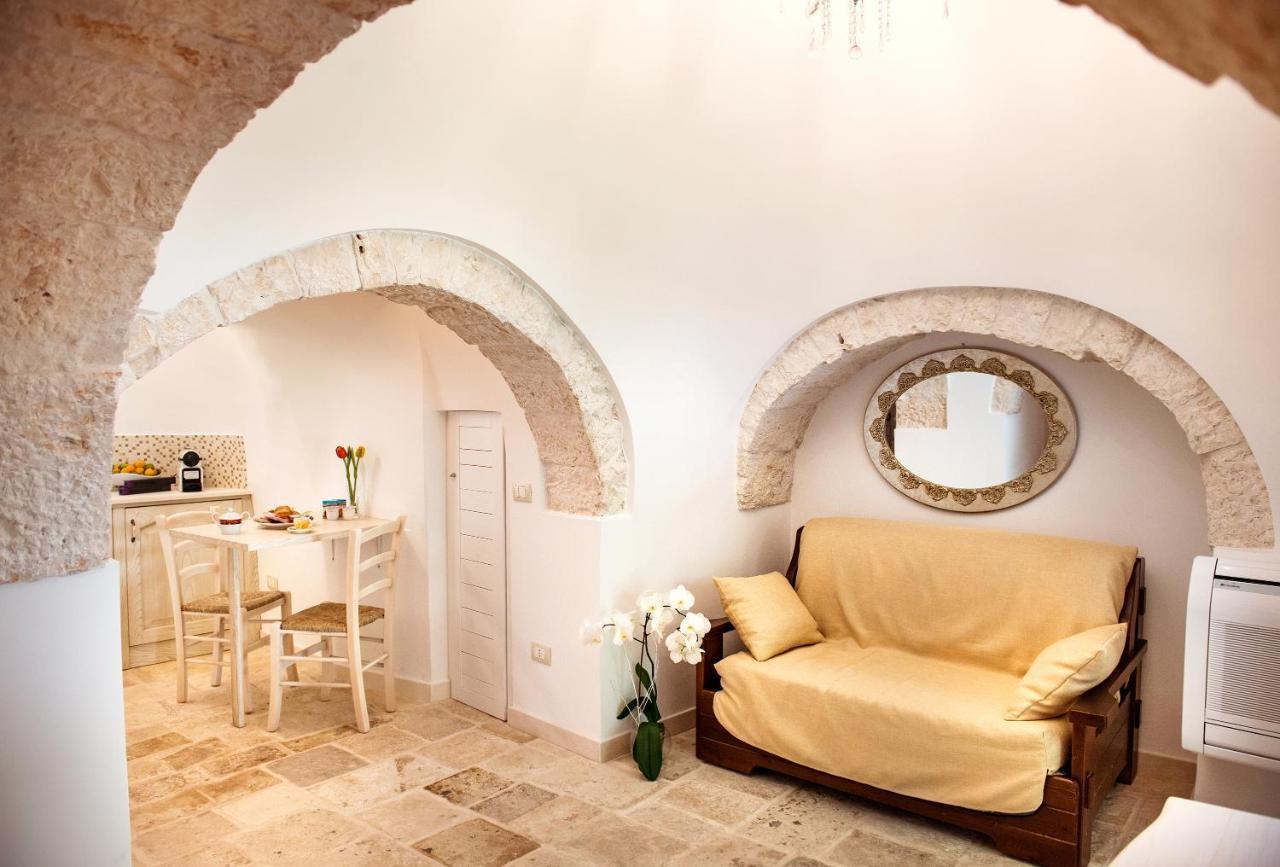 Trullo Giardino Fiorito Bed & Breakfast อัลเบโรเบลโล ภายนอก รูปภาพ