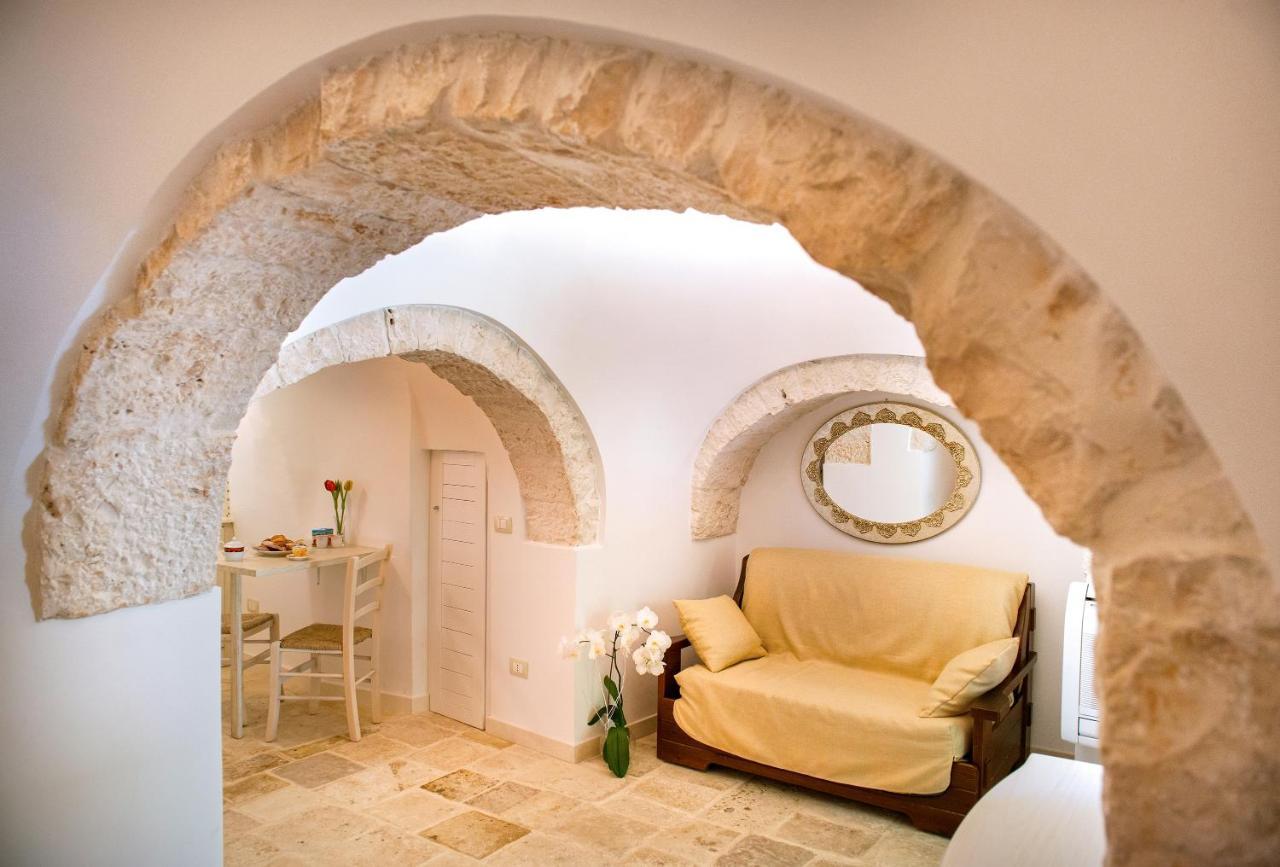 Trullo Giardino Fiorito Bed & Breakfast อัลเบโรเบลโล ภายนอก รูปภาพ
